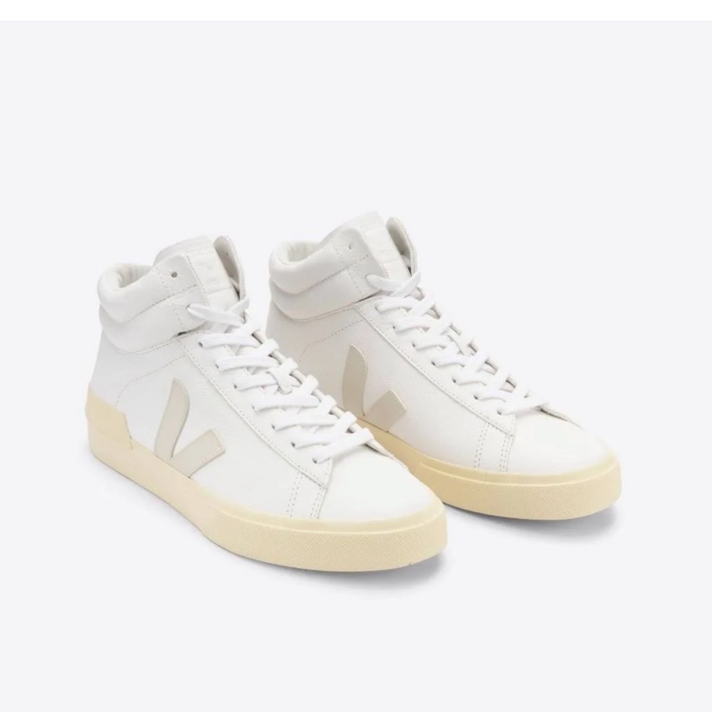 Veja Minotaur chromefree leather hi top sneakers white/Pierre butter size 7